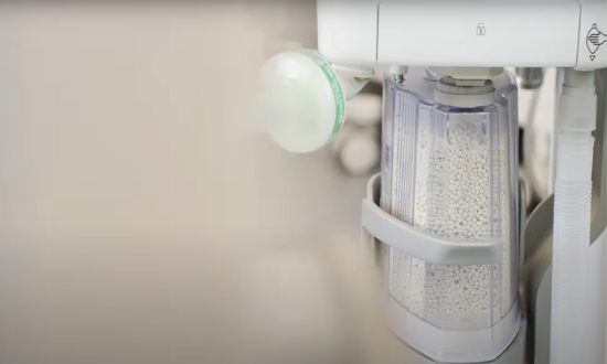 Fitting the SmartCan™ pre-filled CO2 absorber